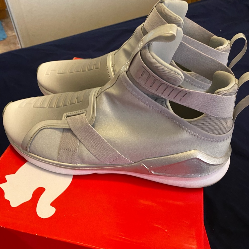 Women’s puma sneakers